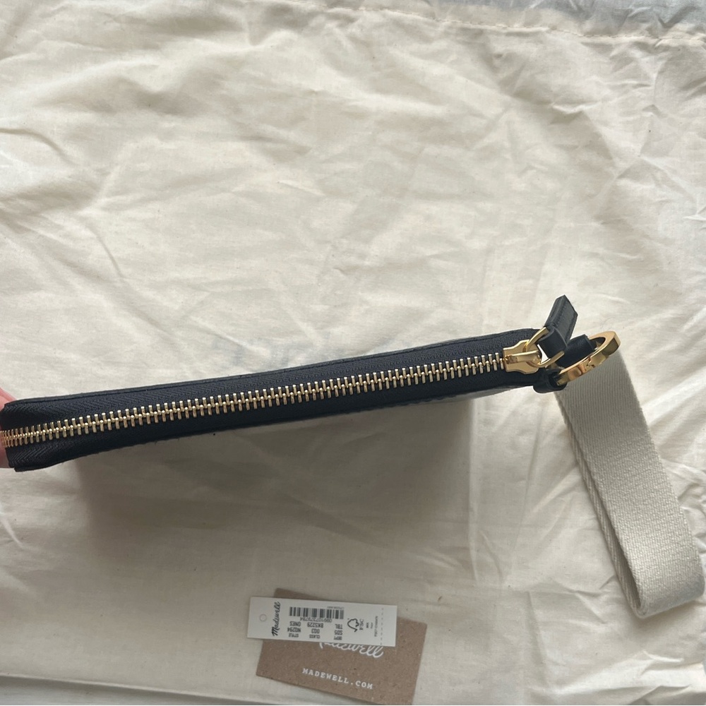 Madewell Essential Zip Clutch retails $88 - Picture 6 of 8